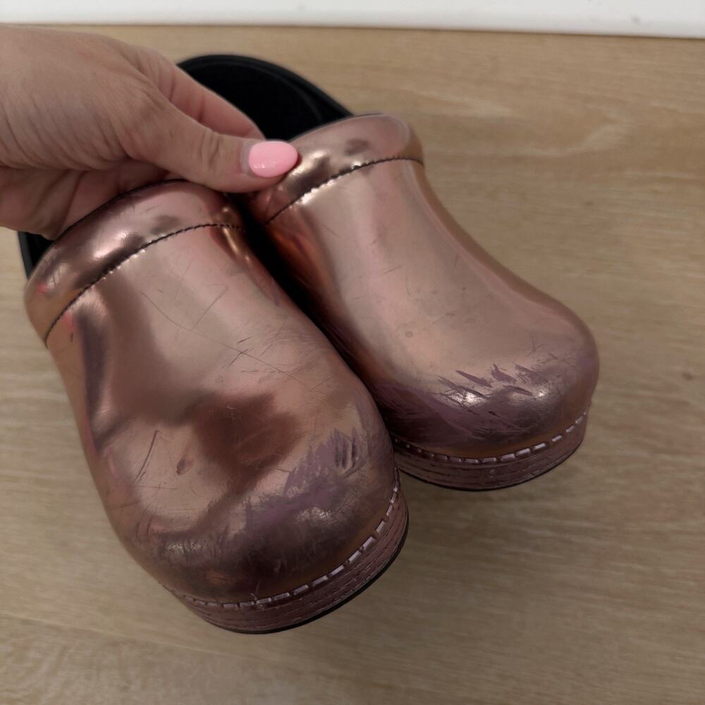 Women’s Dansko Professional Rose Chrome Metallic Clogs Shoes 39 / 8.5-9 - Picture 2 of 8